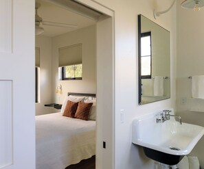 Room - Modern Carriage House in Colorado's wine country (Palisade)