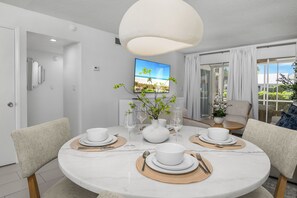 Dining - Beach Luxury Retreat • Walk to Beach & 5th Ave (Naples)