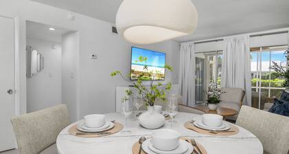Beach Luxury Retreat • Walk to Beach & 5th Ave