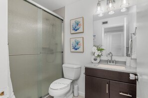 Shower, hair dryer, towels, soap - Beach Luxury Retreat • Walk to Beach & 5th Ave (Naples)