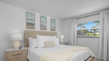 Tabla de planchar con plancha, wifi gratis y ropa de cama