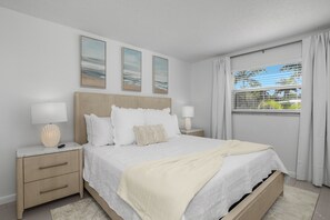 Tabla de planchar con plancha, wifi gratis y ropa de cama 