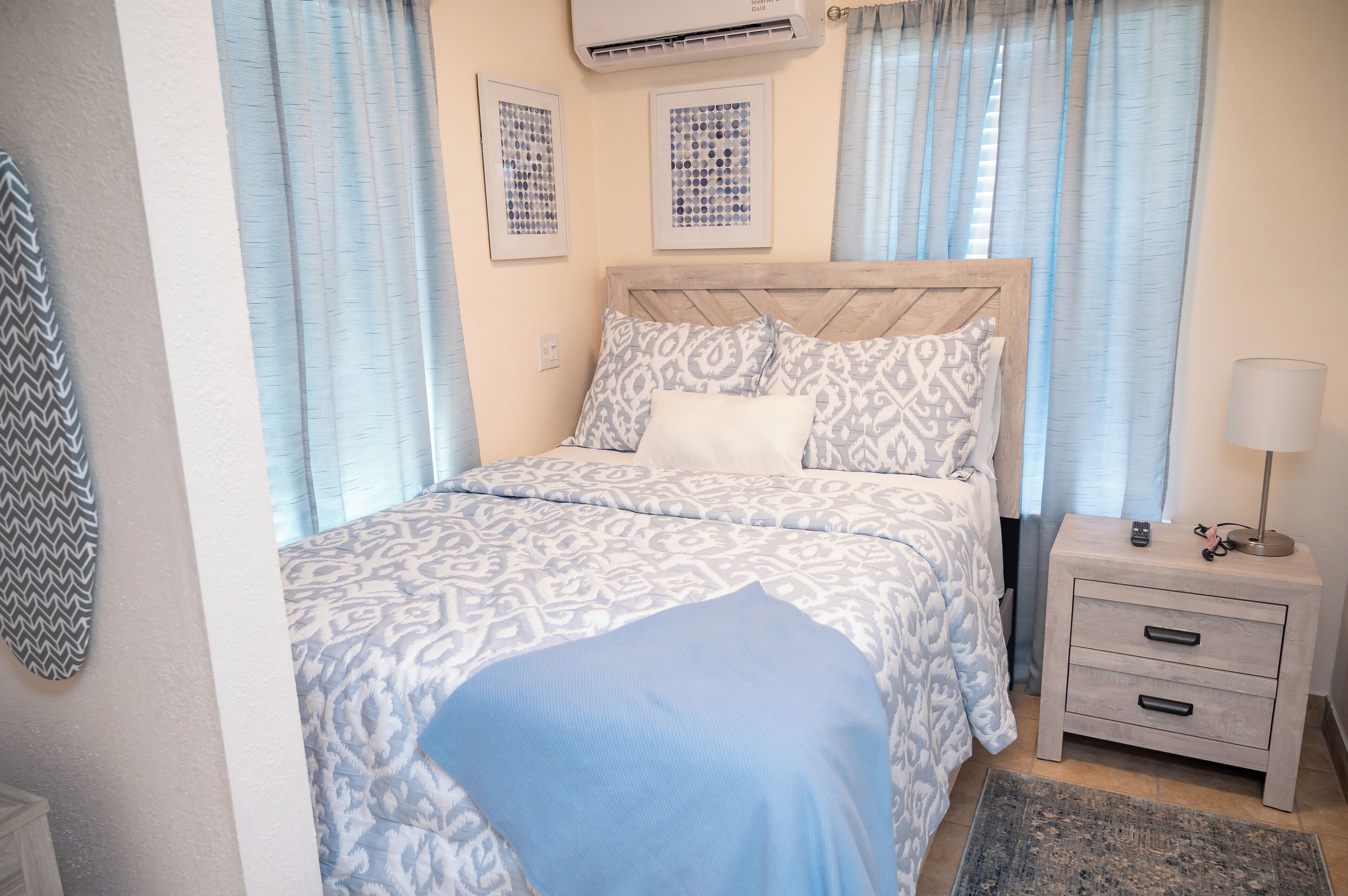 Fer et planche à repasser, Wi-Fi, draps fournis