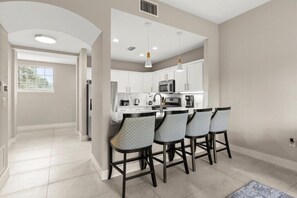 Coffee/tea maker, fridge, microwave, oven - 3 Bedrooms/ 3 Bathrooms/ Reunion (7509 SE) (Kissimmee)
