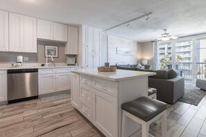 Interior - Beauty and the Beach, Condo with great views (Orange Beach)