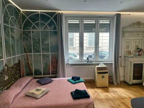 Iron/ironing board, internet, bed sheets