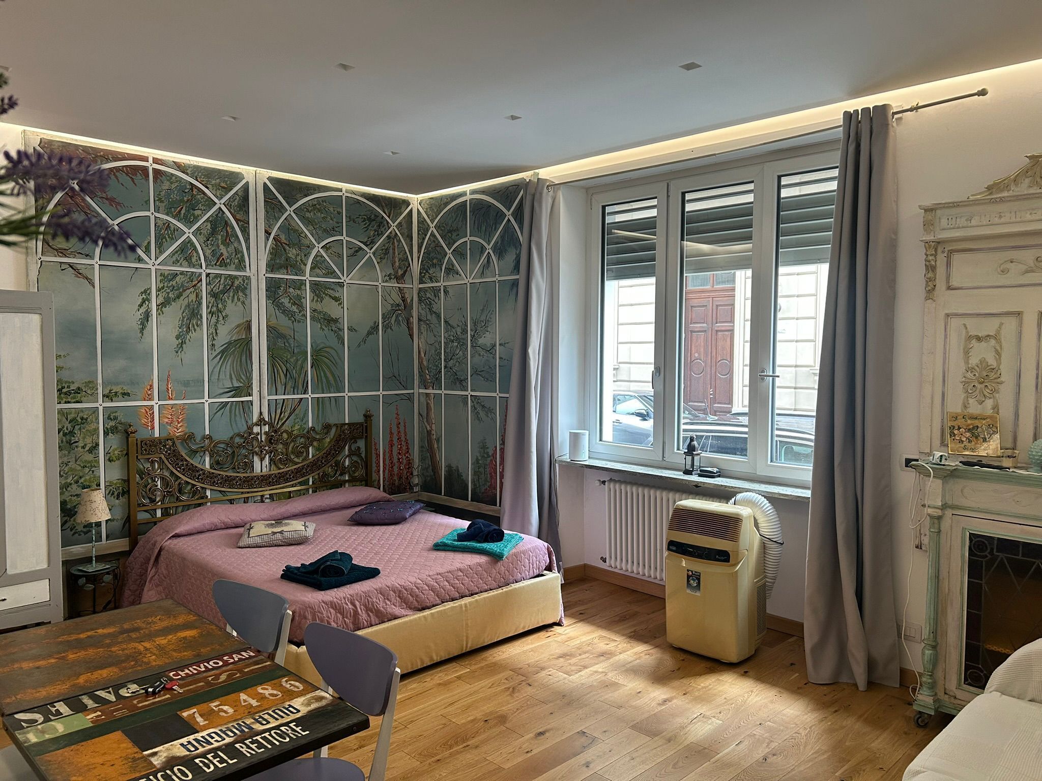 Iron/ironing board, internet, bed sheets