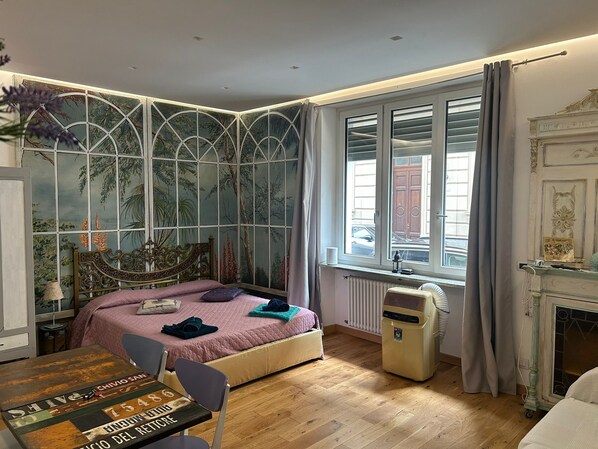 Iron/ironing board, internet, bed sheets