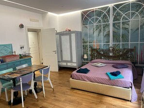 Iron/ironing board, internet, bed sheets