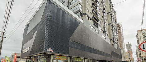 Basic Apartment | Exterior