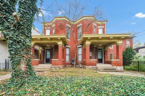 Exterior - Pet Friendly Apt |1 mile away from Norton Hospital (Louisville)