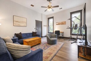 Interior - Pet Friendly Apt |1 mile away from Norton Hospital (Louisville)