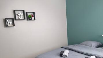Internet, bed sheets