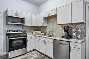 Fridge, microwave, oven, stovetop - Cozy 4BR 2BA Home in Parkland | 4Miles to Downtown (Louisville)