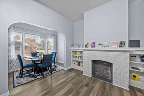 Interior - Cozy 4BR 2BA Home in Parkland | 4Miles to Downtown (Louisville)