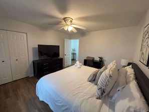2 bedrooms, iron/ironing board, WiFi