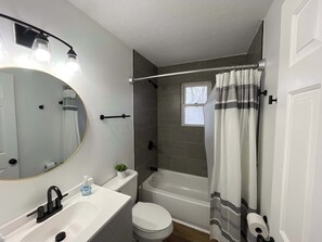 Shower, hair dryer, towels - Sleek Modern 2-Bedroom Townhouse Near Bardstown Rd (Louisville)