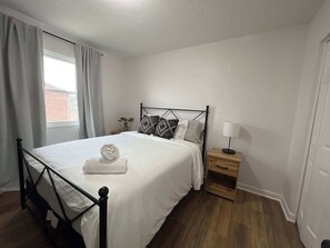 2 bedrooms, iron/ironing board, WiFi