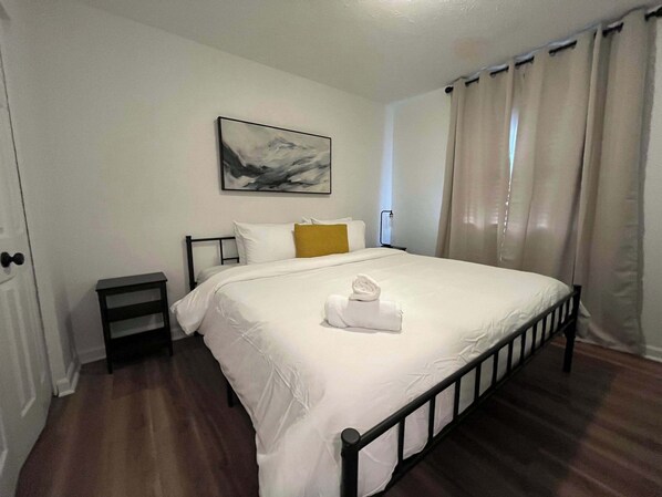 2 bedrooms, iron/ironing board, WiFi