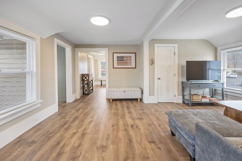 Quintessential Essex. Steps from the Steam Train!