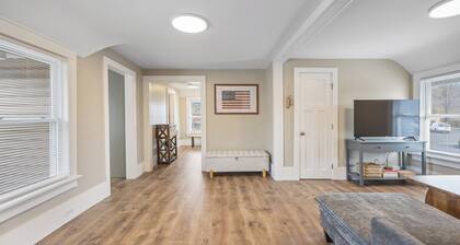 Quintessential Essex. Steps from the Steam Train!