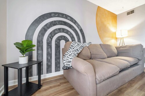 Lovely Town Home with Free Parking | Pet Friendly