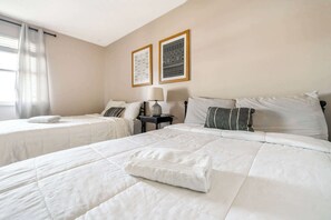 2 habitaciones, escritorio, tabla de planchar con plancha y wifi 