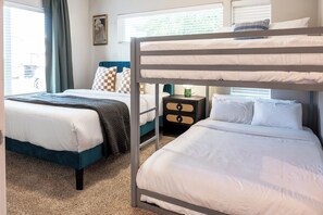 مكواة/لوح كي وواي فاي وملاءات أسرّة