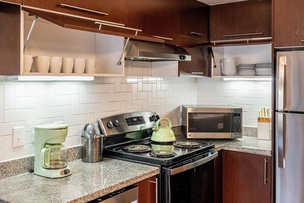 ميكروويف، فرن، موقد طهي مسطح، غسالة أطباق