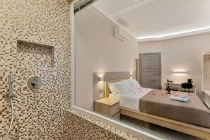 تجهيزات دش، مجففات شعر، مراحيض شطف، مناشف