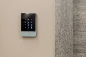 Interior detail - TOC TOC - ROOM 15 - Relax Shower.At 650m from Central Station,900m from downtown (La Spezia)