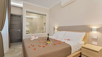 Zimmersafe, Schreibtisch, kostenloses WLAN, Bettwäsche