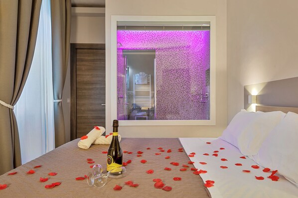 خزنة داخل الغرفة ومكتب وواي فاي مجانًا وملاءات أسرّة