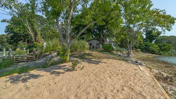 Aurinkotuoleja, rantapyyhkeitä