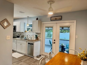 Dining - Ocean Breeze Retreat – Walk to the Beach! (St. Augustine)