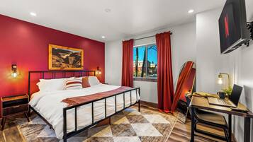 Bureau, lit de bébé portatif, accès au Wi-Fi (inclus), literie fournie