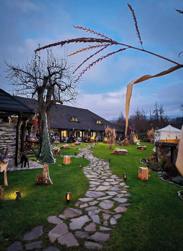 المنطقة المحيطة بالمنشأة