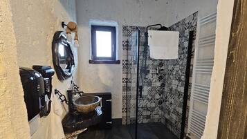 Shower, eco-friendly toiletries, hair dryer, towels