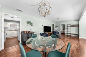 Dining - Peaceful 4-bedroom Home in Historic St Andrews (Panama City)