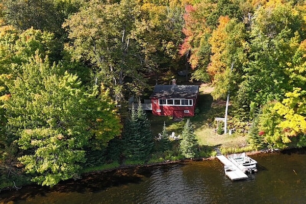 Private setting with 200 ft of Lakeshore !
