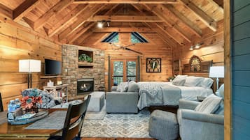 Smart-TV, Kamin, DVD-Player, Bücher