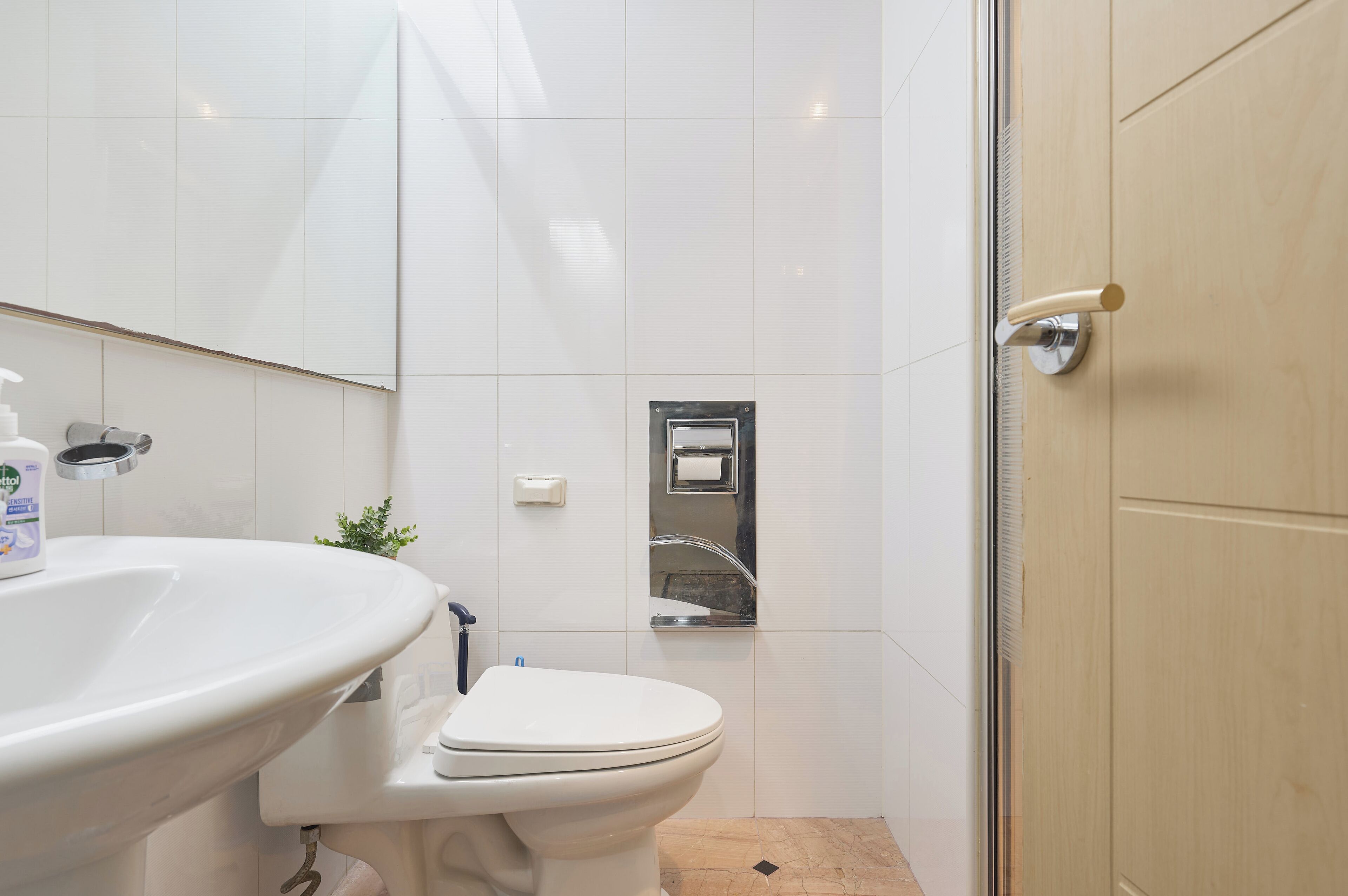 Amenidades de baño gratuitas, secadora de cabello, toallas, jabón 