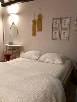 Iron/ironing board, Internet, bed sheets