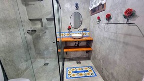 Bathroom - Charming rustic house with ocean view, gourmet deck with barbecue and wood-burning stove! (Ilhabela)