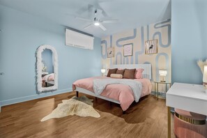 Free WiFi, bed sheets, wheelchair access - Luxe stay in Downtown Nashville, walkable to Broadway-The Velvet Rodeo (Nashville)