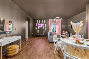 Interior - Luxe stay in Downtown Nashville, walkable to Broadway-The Velvet Rodeo (Nashville)