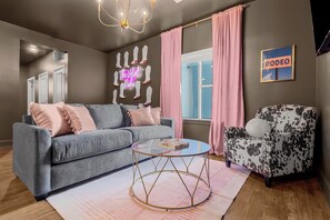 Ping pong - Luxe stay in Downtown Nashville, walkable to Broadway-The Velvet Rodeo (Nashville)