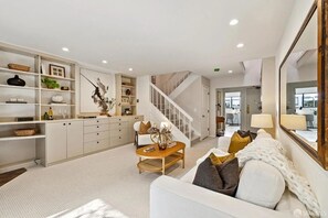 Living area - 2-bedroom apartment in fantastic San Francisco with cool Gold Gate Bridge breeze (Oakland)
