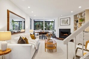 Living area - 2-bedroom apartment in fantastic San Francisco with cool Gold Gate Bridge breeze (Oakland)