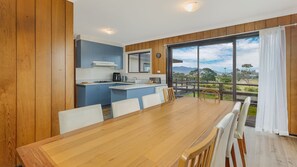 Dining - 13 Golf Road - direct golf course access (Bermagui)